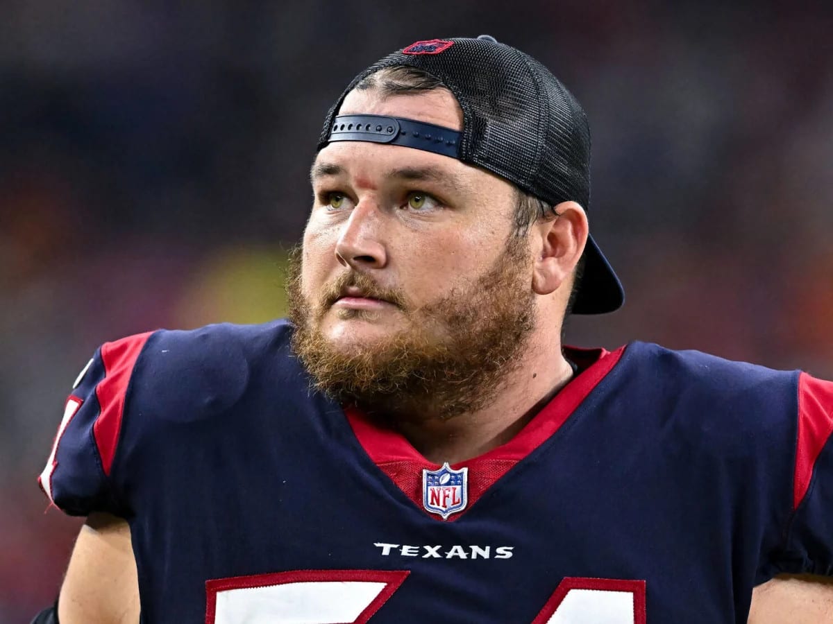 Brotherly Love: Scott Quessenberry Re-Signs With Houston Texans