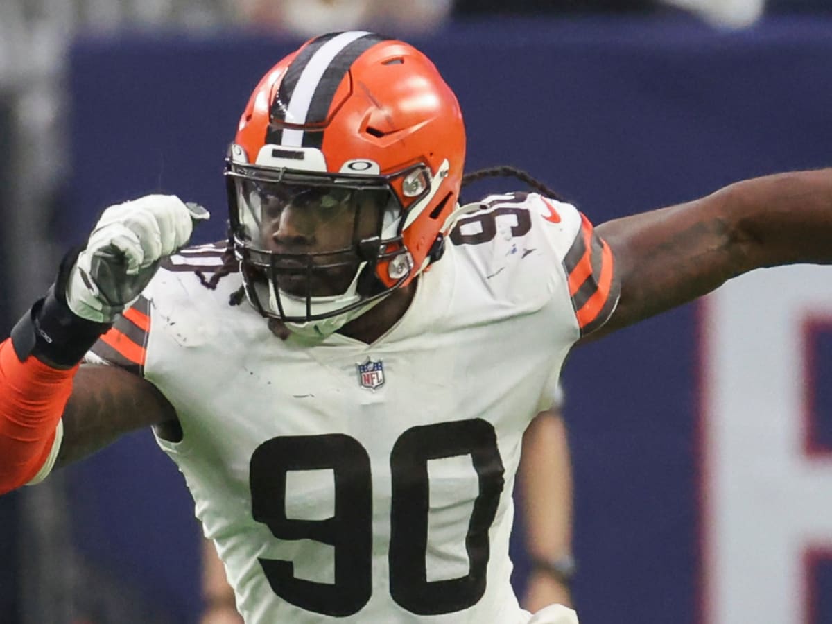 Cleveland Browns defensive end Jadeveon Clowney, 2021-2022