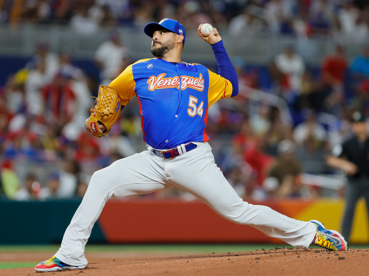 Martin Perez pitcher inicial de Venezuela hace lanzamientos en el cierre  del primer inning, durante el partido entre Italia vs Venezuela, World  Baseba Stock Photo - Alamy