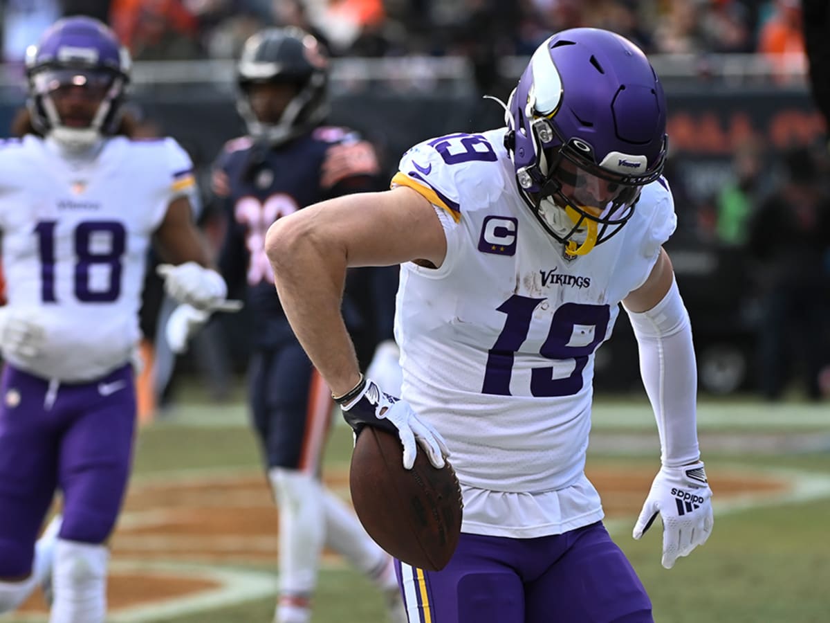 Adam Thielen joins Panthers on 3-year deal after Vikings release