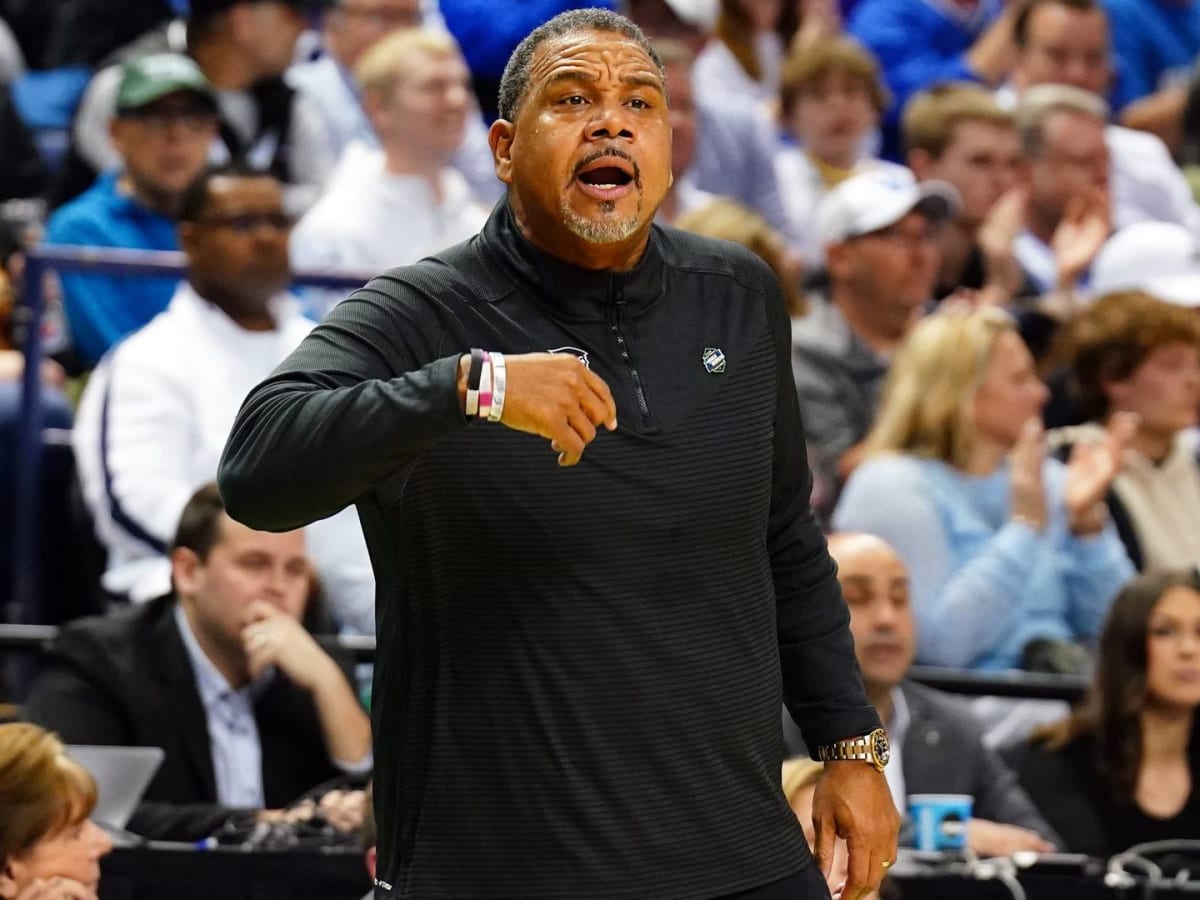 Georgetown Men's Basketball Hires Providence Coach Ed Cooley - Sports  Illustrated