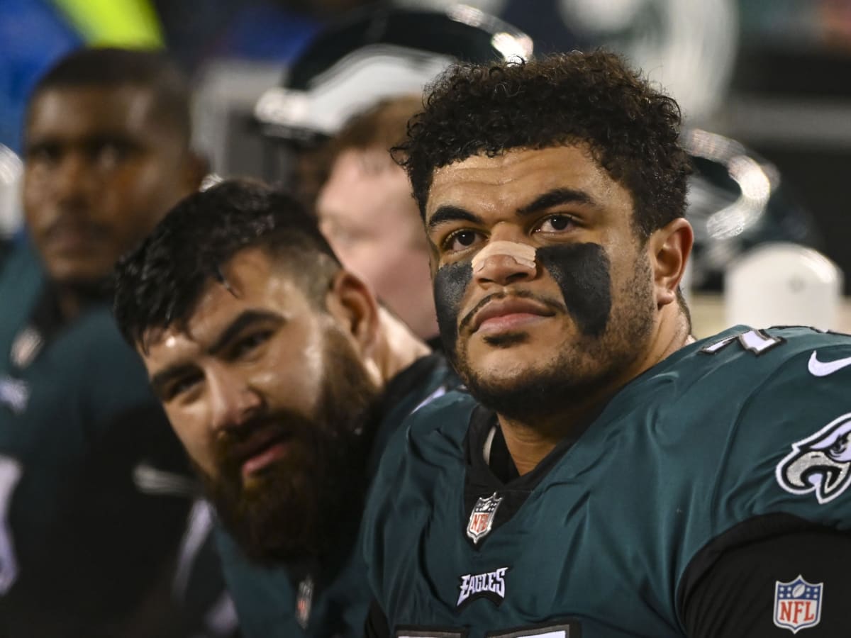 Washington State tackle Andre Dillard poses with NFL Commissioner