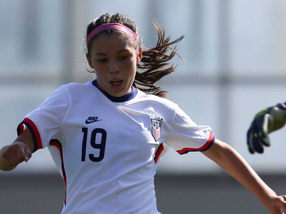 San Diego Wave FC signs 15-year-old Melanie Barcenas as NWSL's