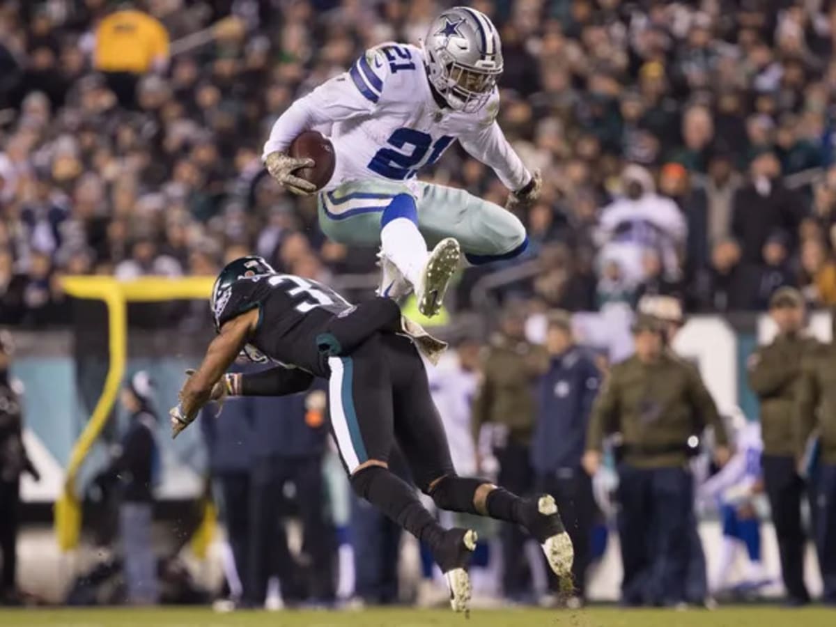 Ezekiel Elliott gives to Salvation Army by jumping in cup after TD run