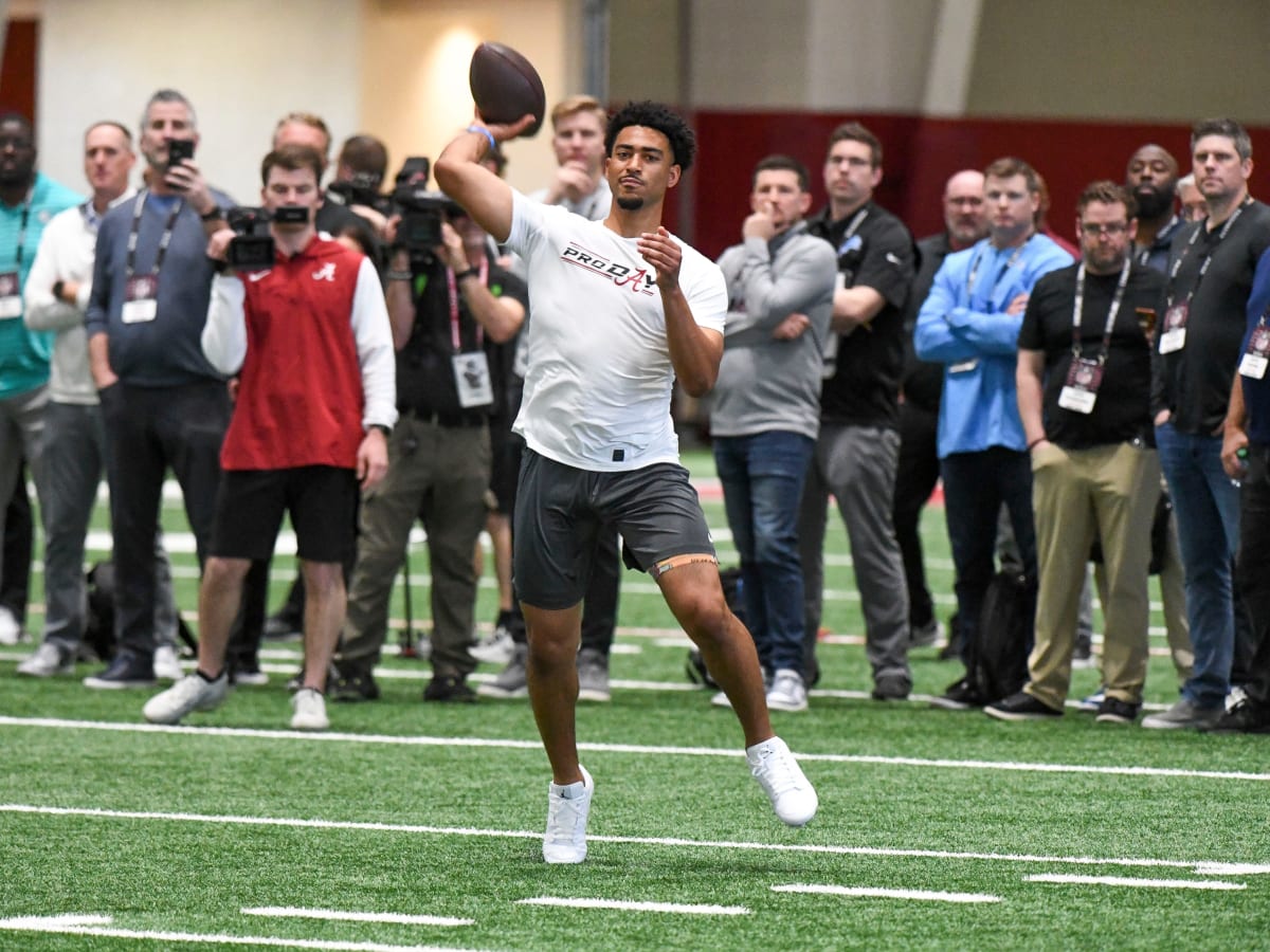 Henry shows off receiving skills at Alabama pro day