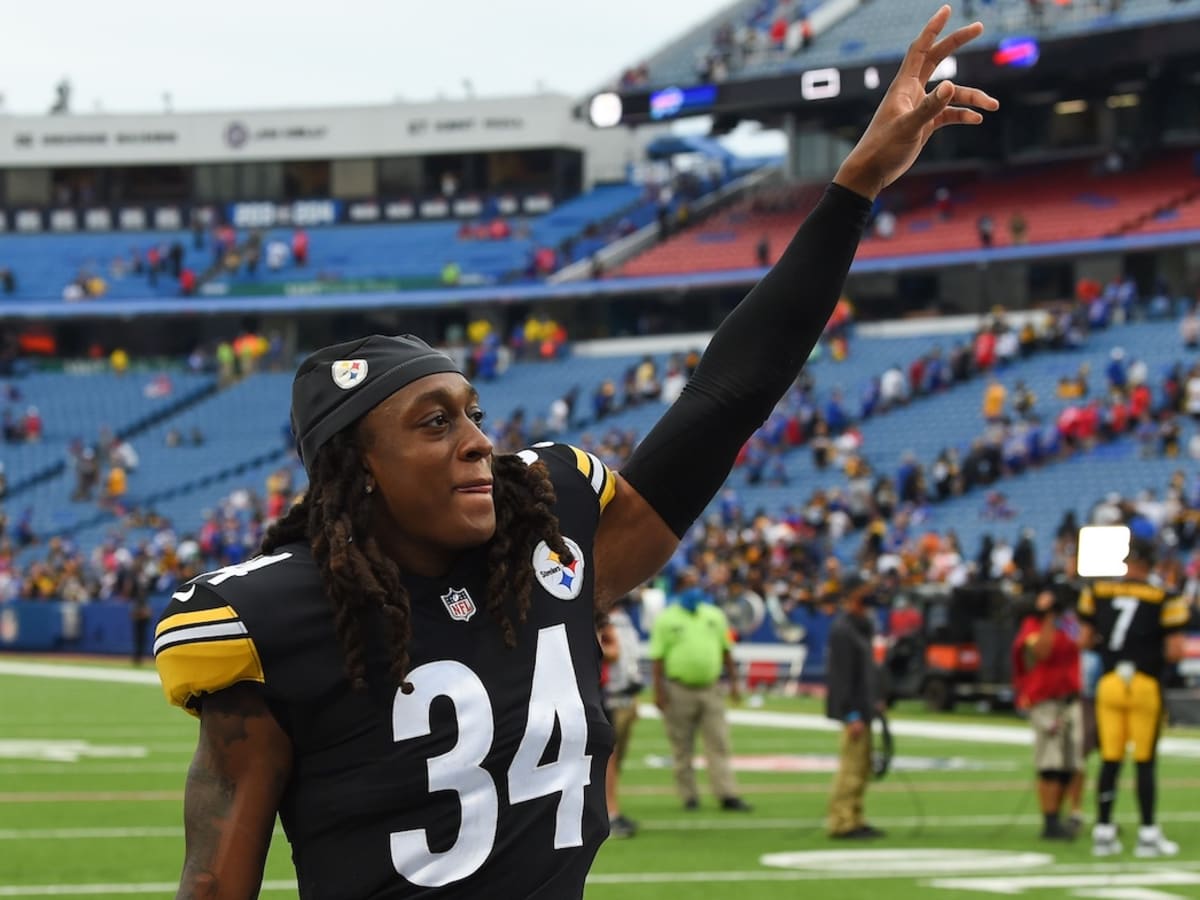 PHILADELPHIA, PA - OCTOBER 30: Pittsburgh Steelers Safety Terrell Edmunds  (34) warms up before the game between the Pittsburgh Steelers and  Philadelphia Eagles on October 30, 2022 at Lincoln Financial Field in