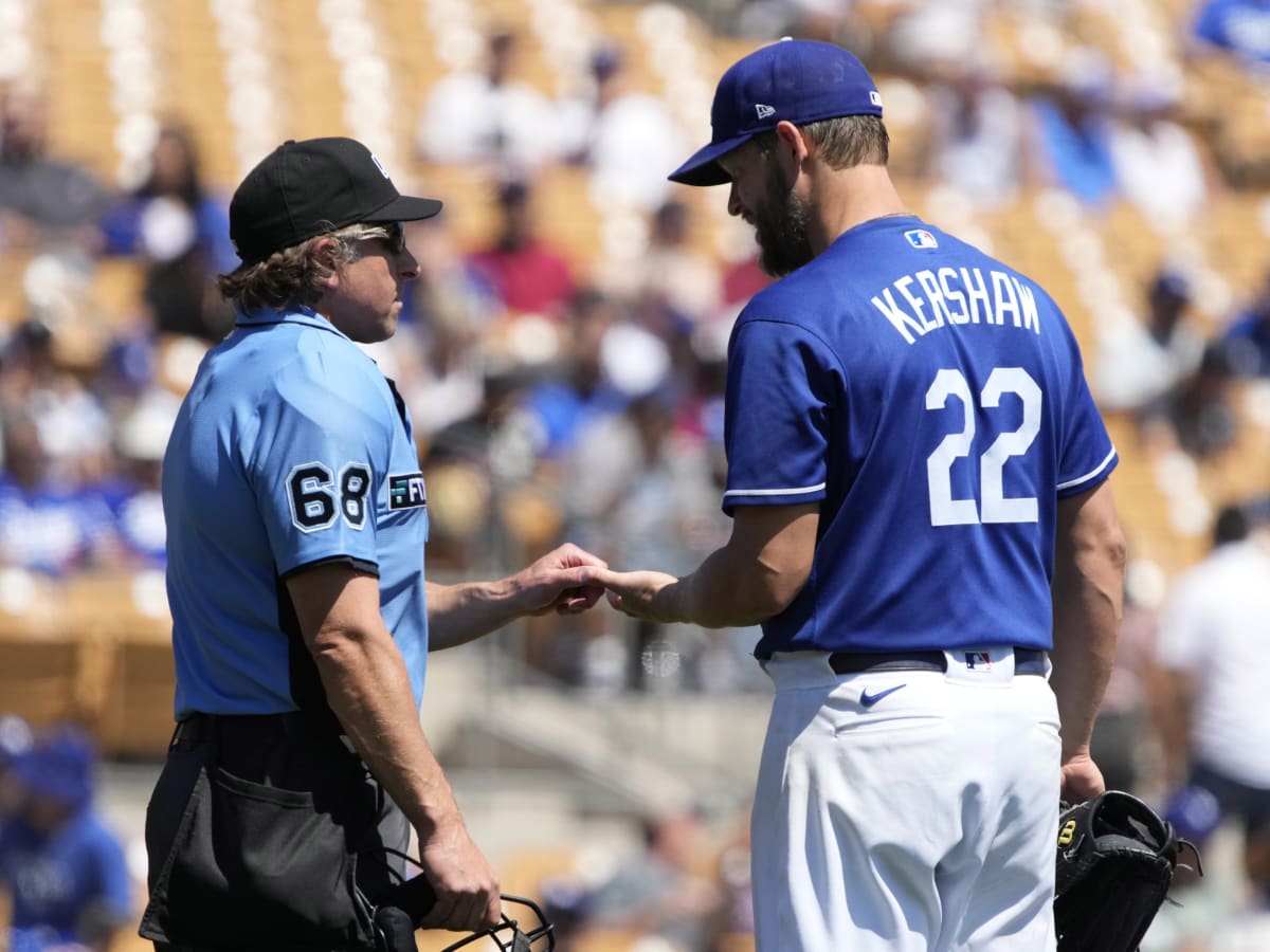 Los Angeles Dodgers pitcher Clayton Kershaw (22) argues with first base  umpire Brian O'Nora during an MLB regular season game against the Chicago  Cubs Stock Photo - Alamy