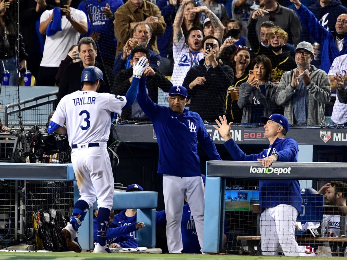 Chris Taylor's leaping catch, 08/26/2023