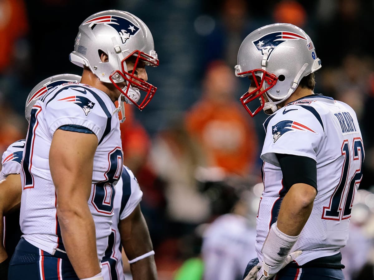 Tom Brady Tried to Cover Gronk in Beach Football and It Went Poorly -  Sports Illustrated