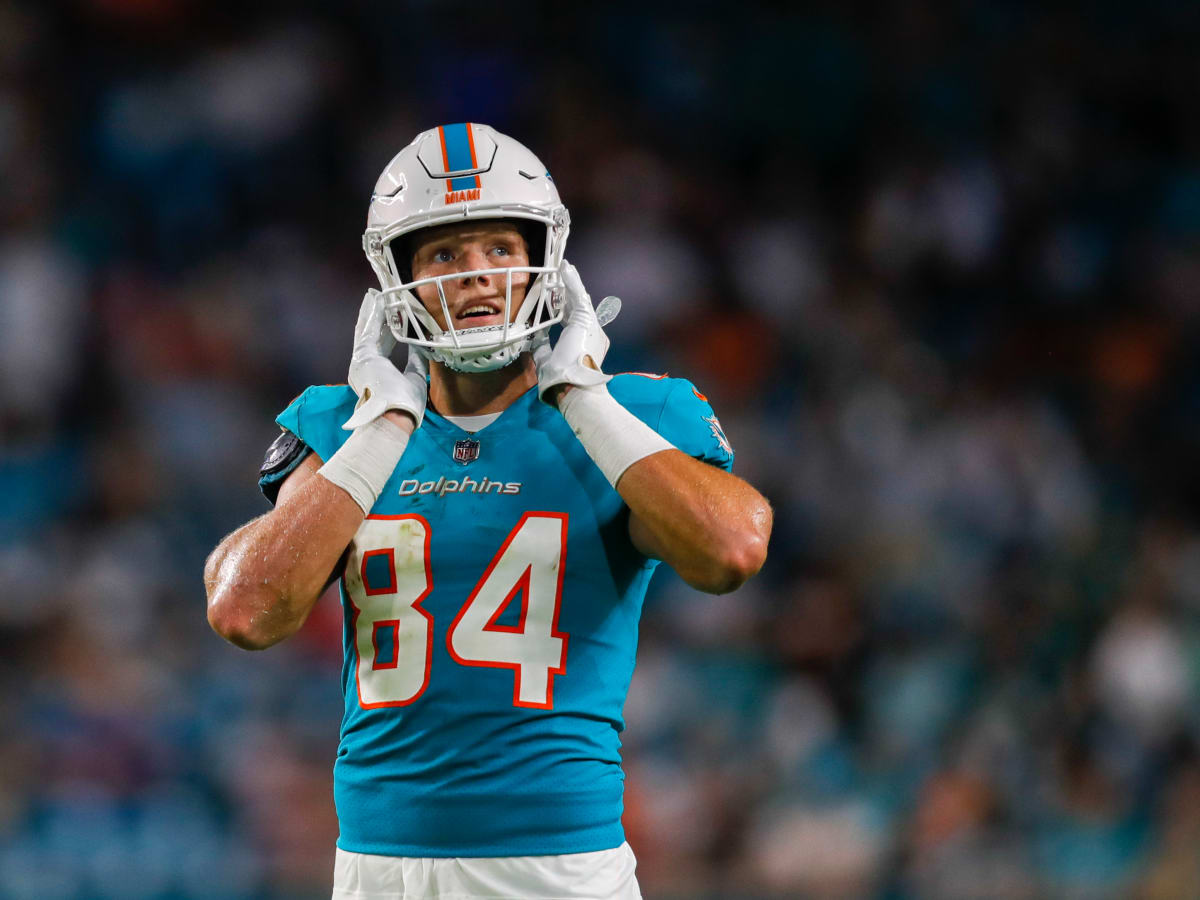 Miami Dolphins Sign TE Hunter Long