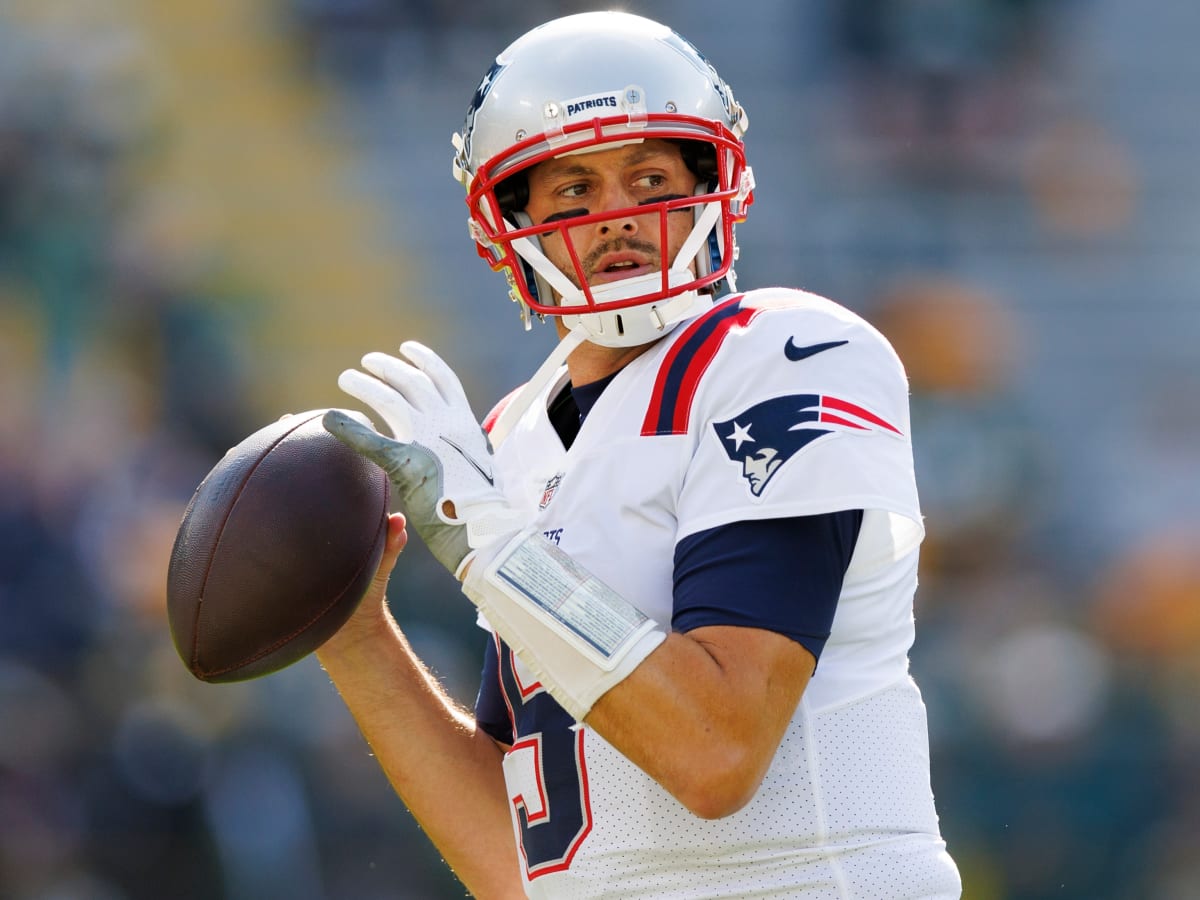 Raiders sign former longtime Patriots backup QB to two-year deal