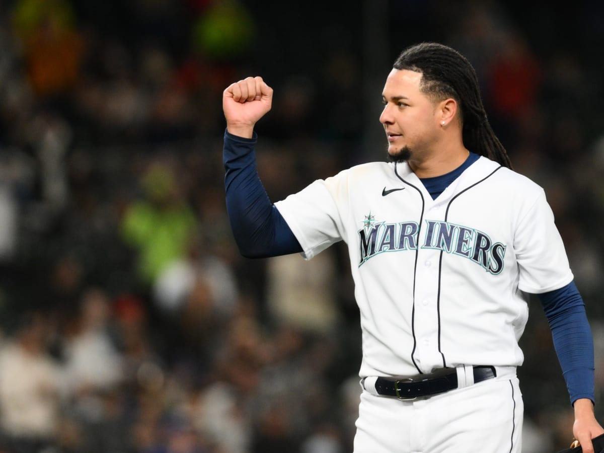 Mariners sign ace Luis Castillo to five-year, $108 million extension