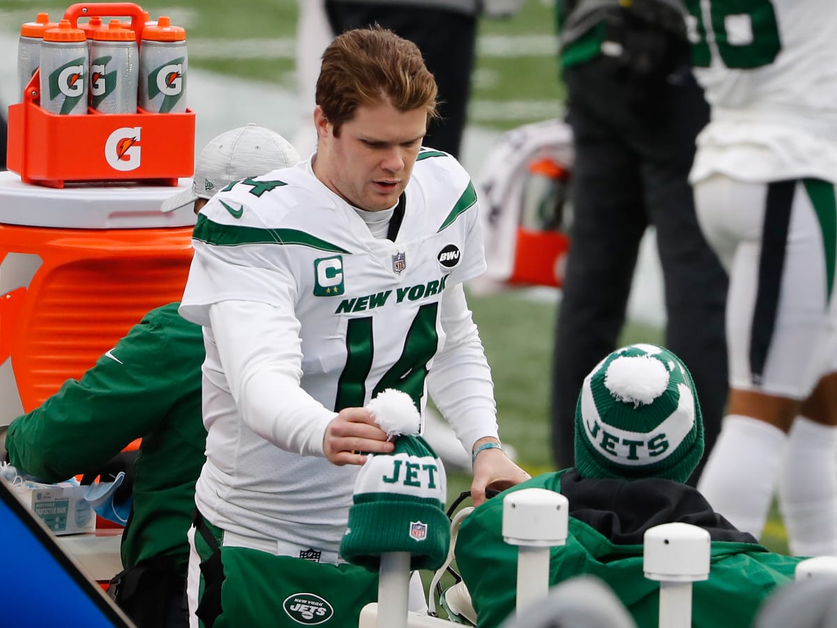 Vegas oddsmaker disrespects Jets QB Sam Darnold in a big way