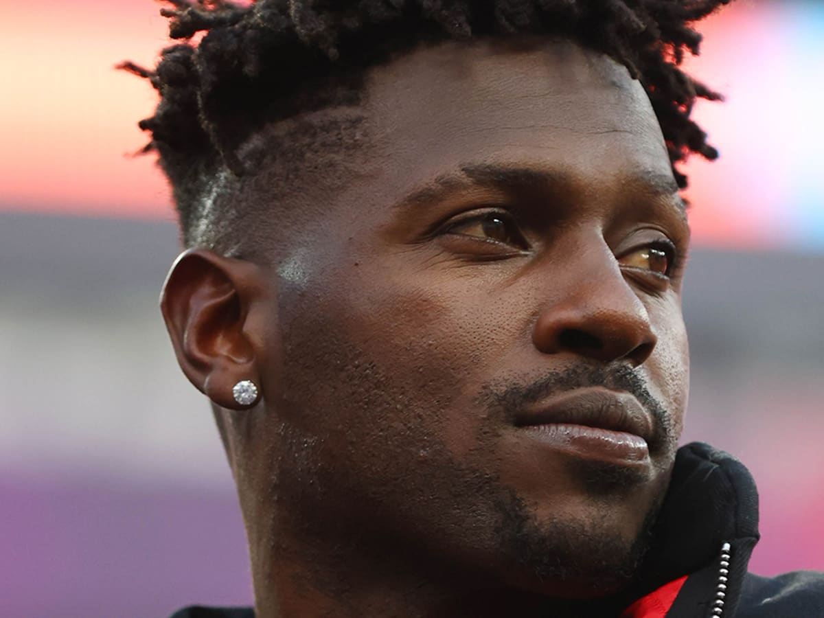 Antonio Brown ushered off arena football field by security despite  ownership: 'This my field, I'm the owner'