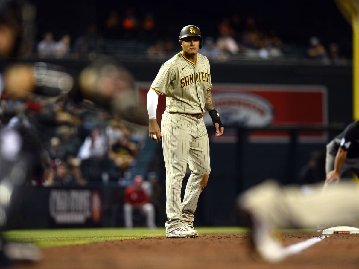 Manny Machado makes an incredible play at third to retire a Diamondback 