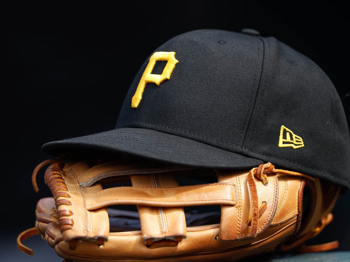Pirates call up 33-year-old infielder after more than decade in