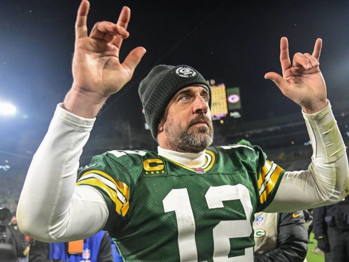 Packers Aaron Rodgers waves goodbye to Chicago, unsure if it's final time