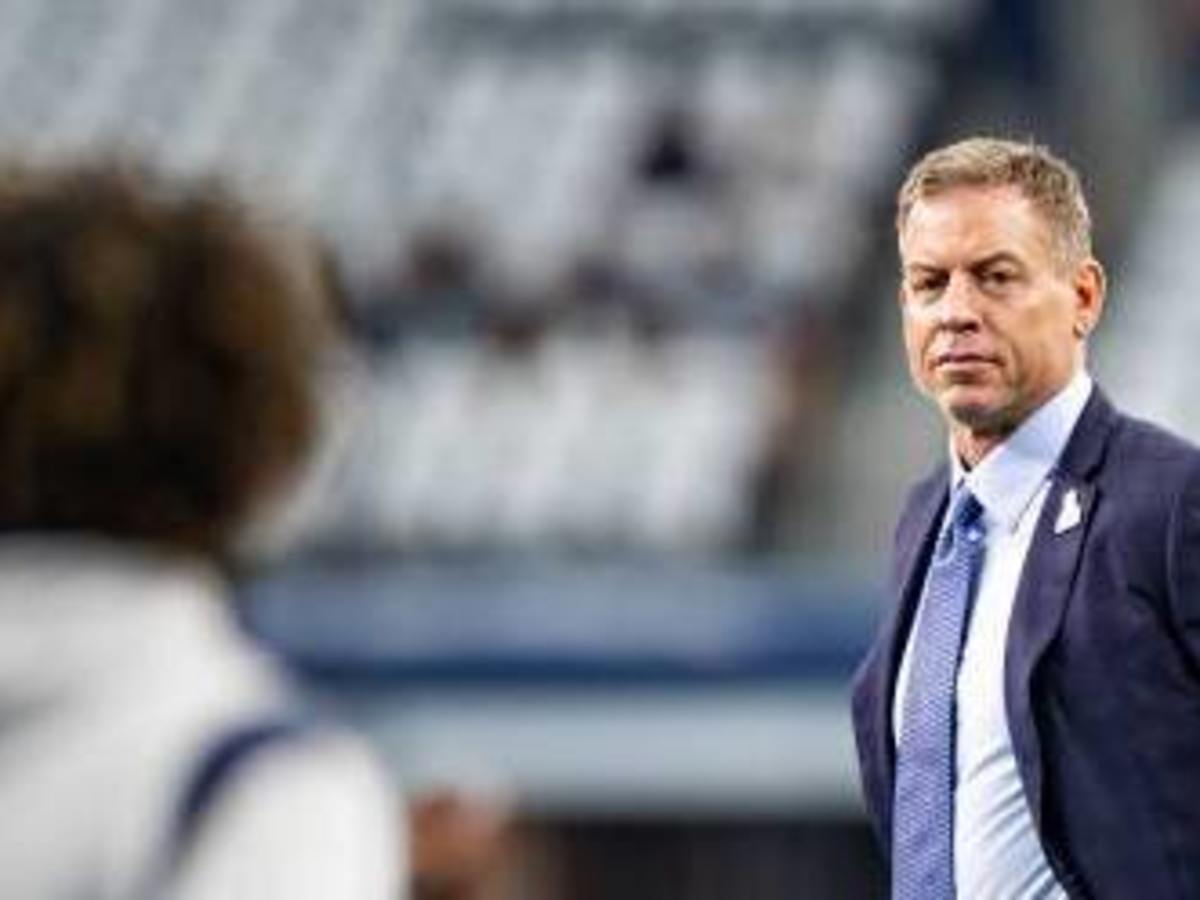 Ezekiel Elliott Gets Goodbyes From Dak Prescott & Troy Aikman - VIDEO; New  Dallas Cowboys Rumor - FanNation Dallas Cowboys News, Analysis and More