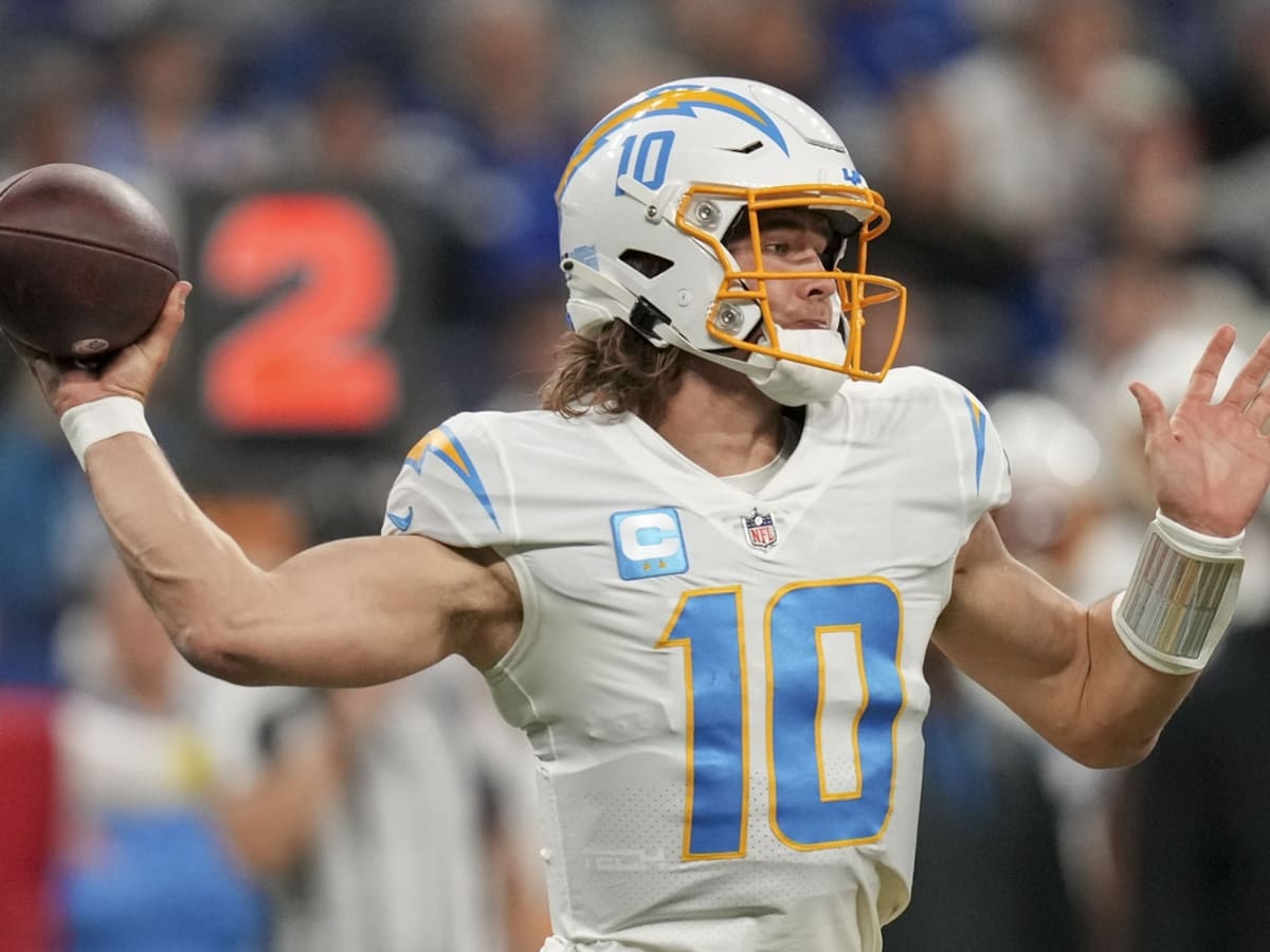 Justin Herbert injury updates: Latest news for Chargers QB heading