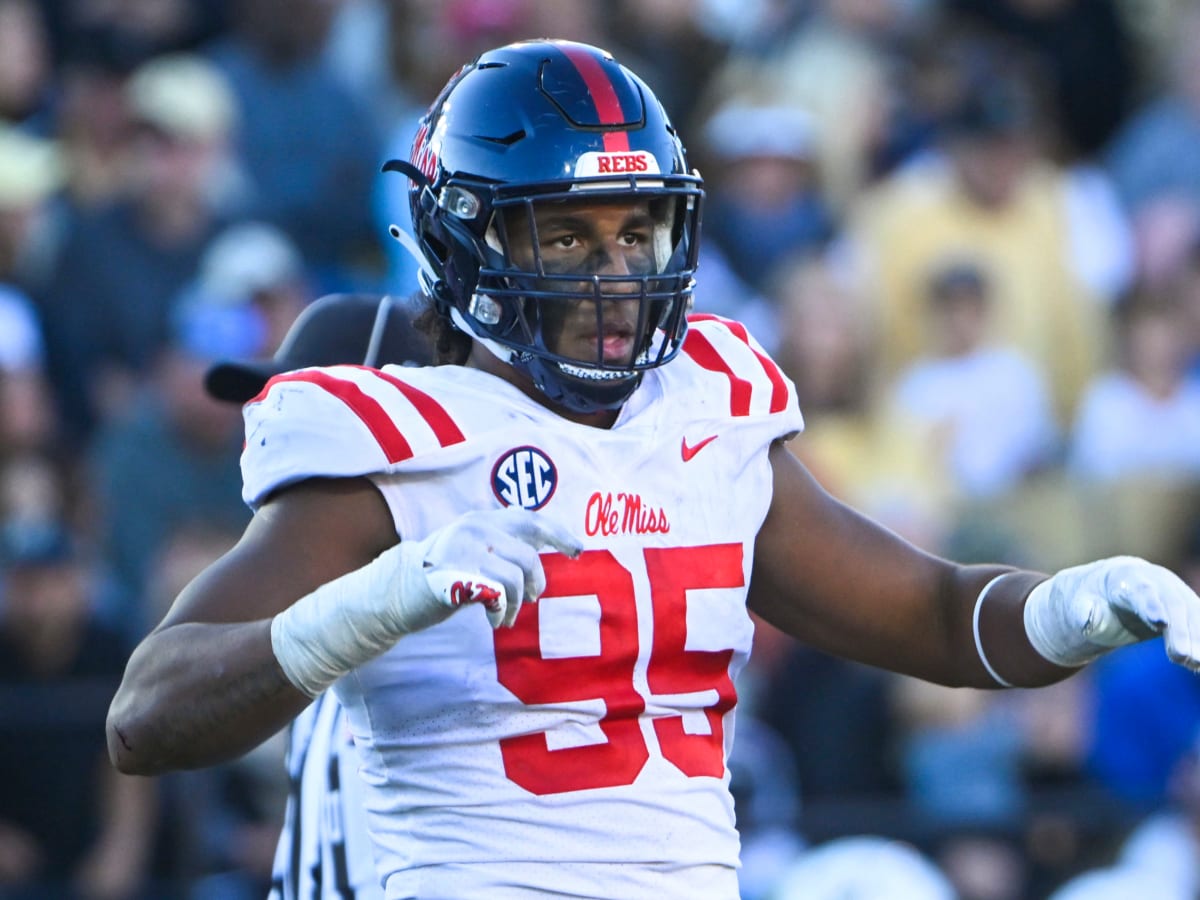 Ravens select Ole Miss EDGE/DE Tavius Robinson with No. 124