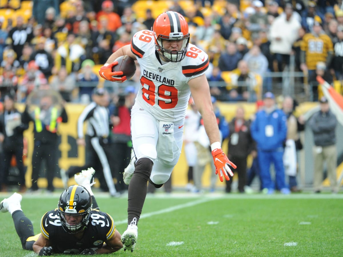 Former Browns tight end Stephen Carlson signs with Bears