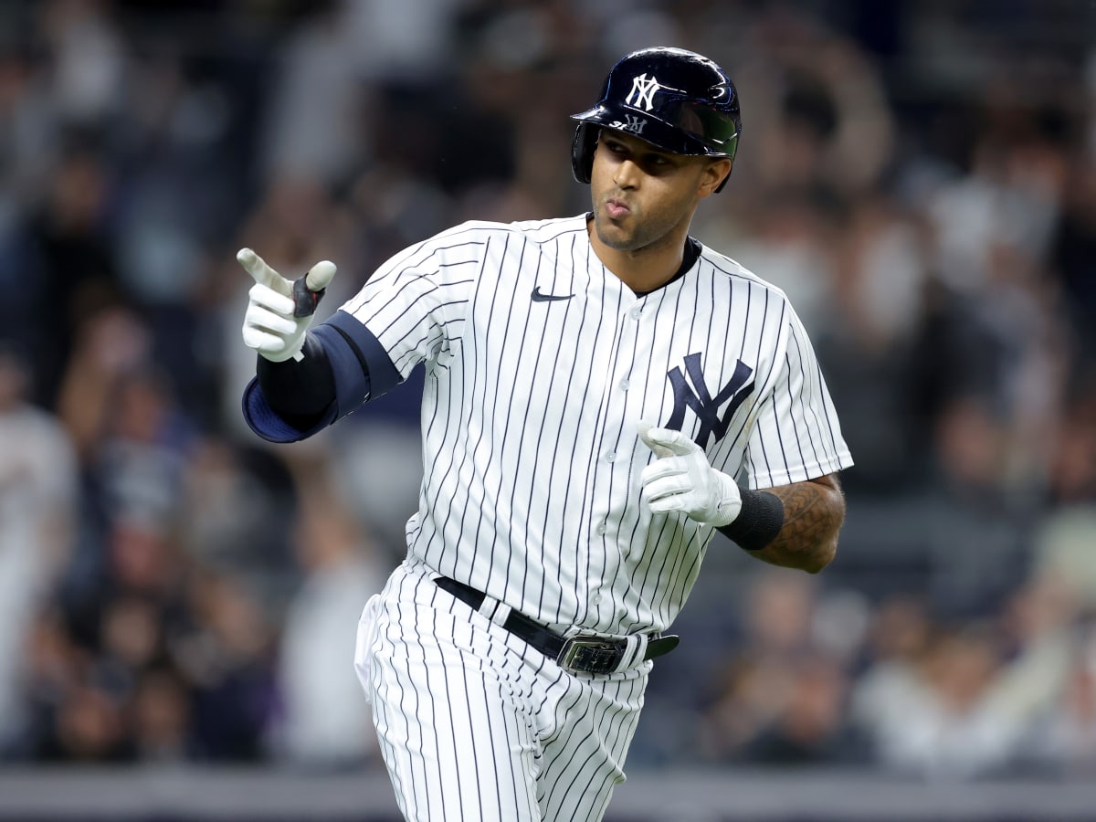 Yankees OF Aaron Hicks injures knee in Game 5 collision, out for rest of  season - Newsday