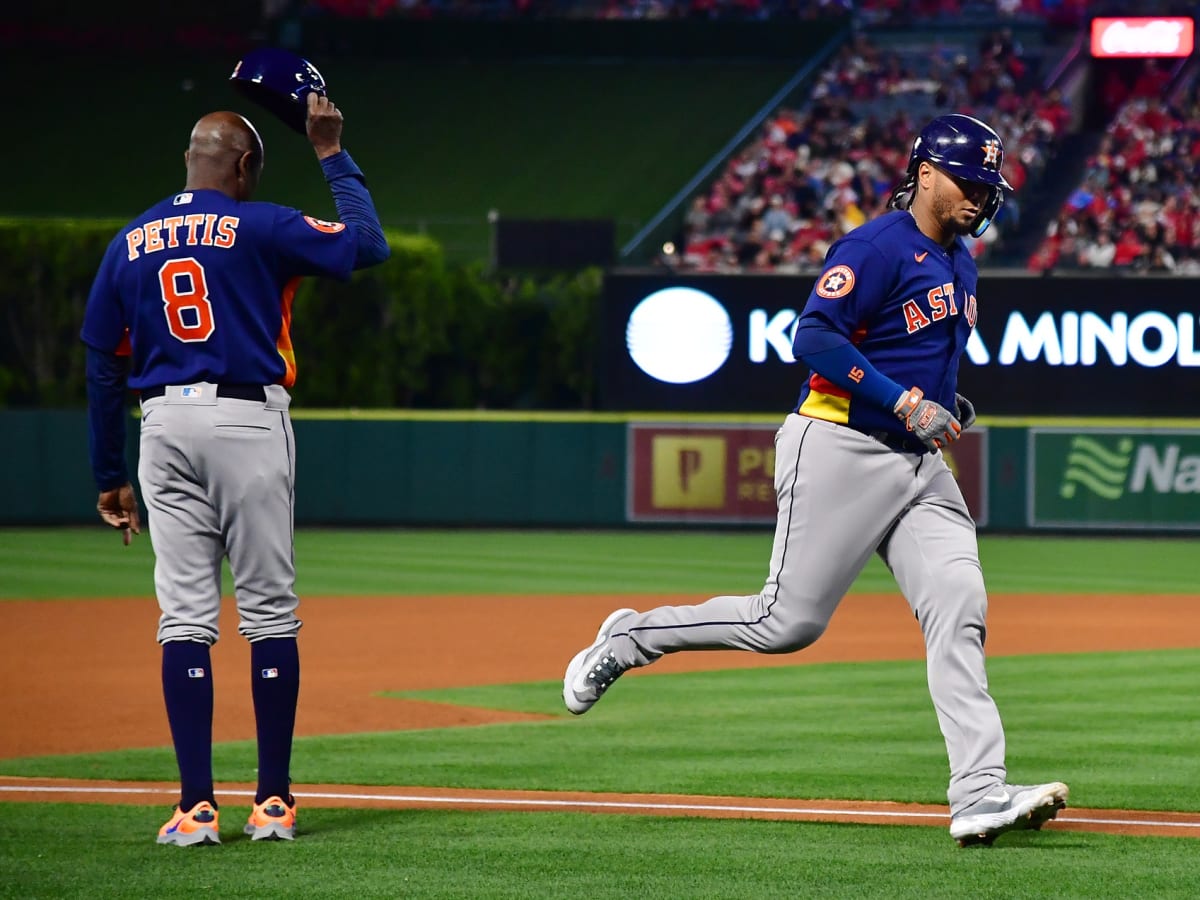 Houston Astros Catcher Martin Maldonado Makes Baseball History on Tuesday -  Fastball