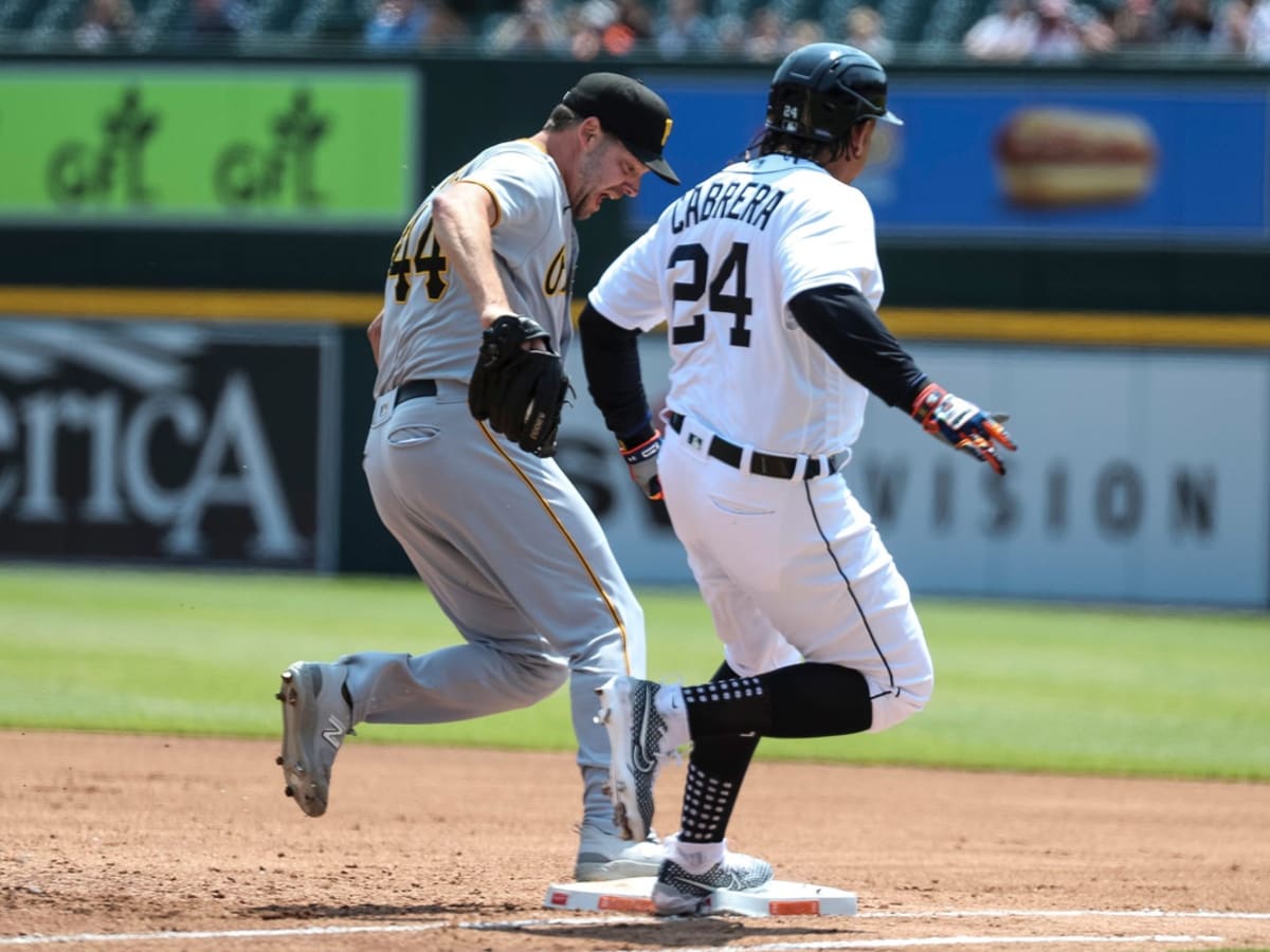 MLB News: MLB veterans Miguel Cabrera, Rich Hill in funny race to first  base