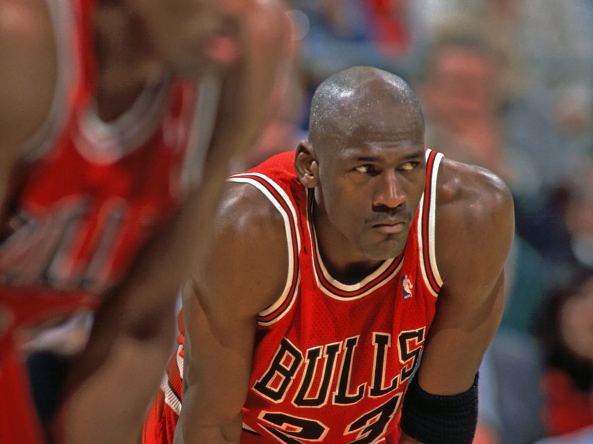 On This Day, March 18: Michael Jordan announces return to basketball 