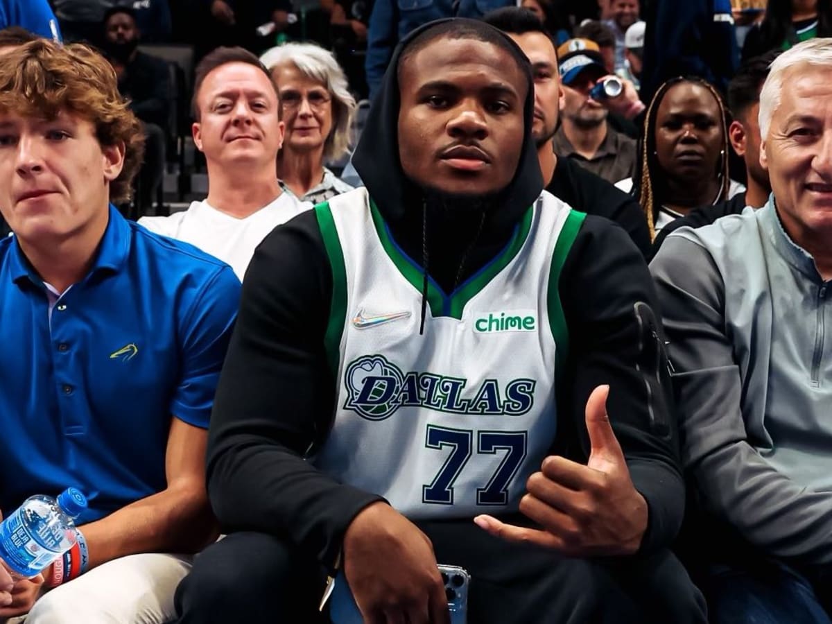 Cowboys' Micah Parsons defends wearing 76ers jersey to NBA playoff