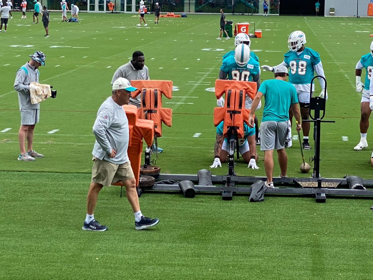 Dolphins Q&A: Why is Miami's defense struggling under Vic Fangio?