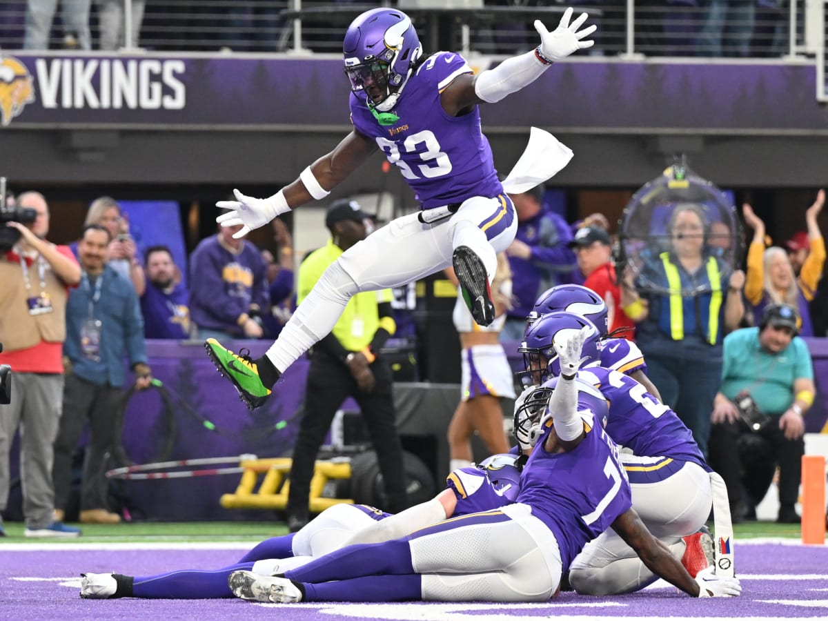 Vikings ILBs coach Mike Siravo praises Brian Asamoah's versatility - Sports  Illustrated Minnesota Vikings News, Analysis and More