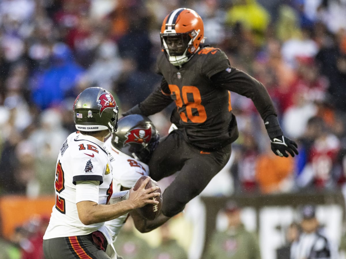 Why Jim Schwartz wore a No. 51 jersey to Browns OTAs 