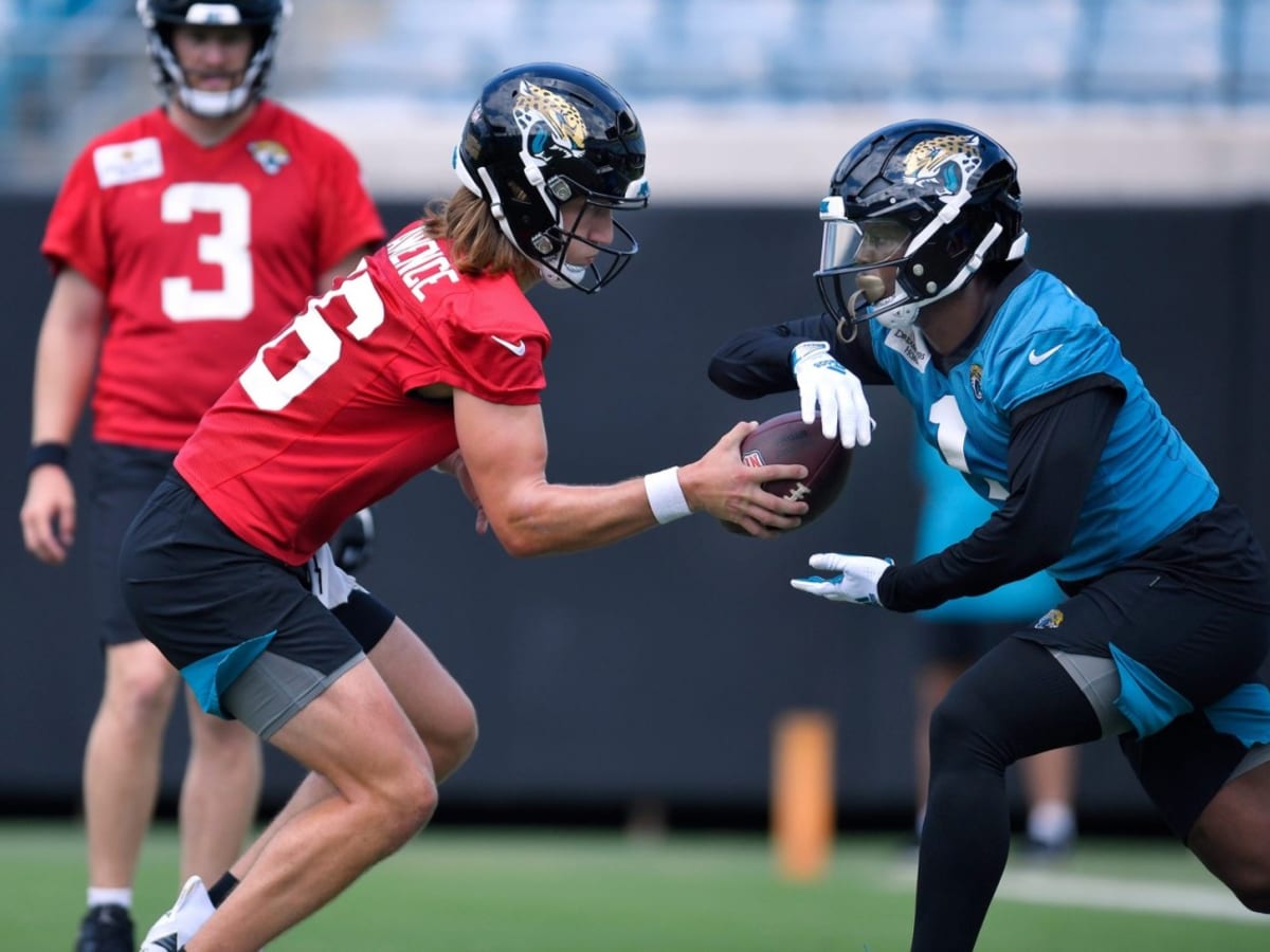 Jaguars' Travis Etienne working on 'fine-tuning my skills' in first healthy  offseason, embracing new RB additions