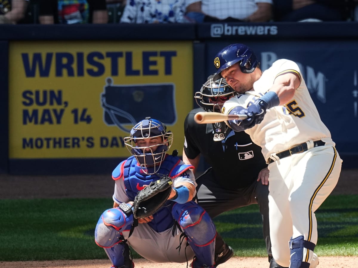 Milwaukee Brewers fans enamored as hulking DH Luke Voit scores all