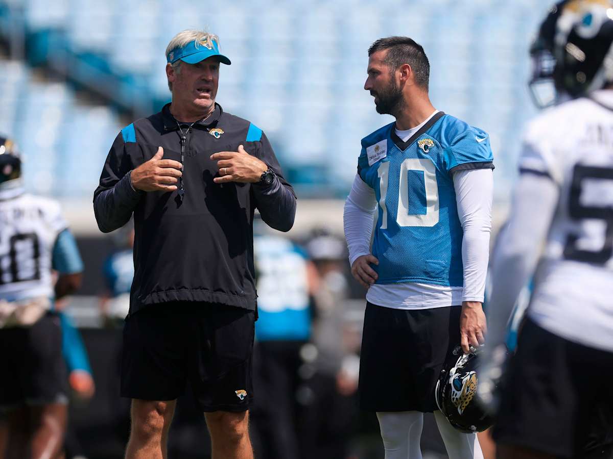 Jacksonville Jaguars kicker Brandon McManus (10) talks with teammates  during an NFL football practice, Tuesday, May 30, 2023, in Jacksonville,  Fla. (AP Photo/John Raoux Stock Photo - Alamy