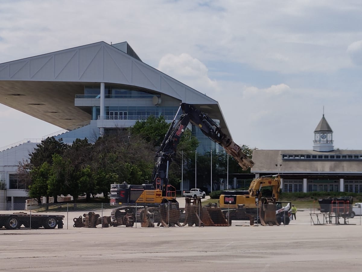 Chicago Bears To Begin Tearing Down Grandstand of Former