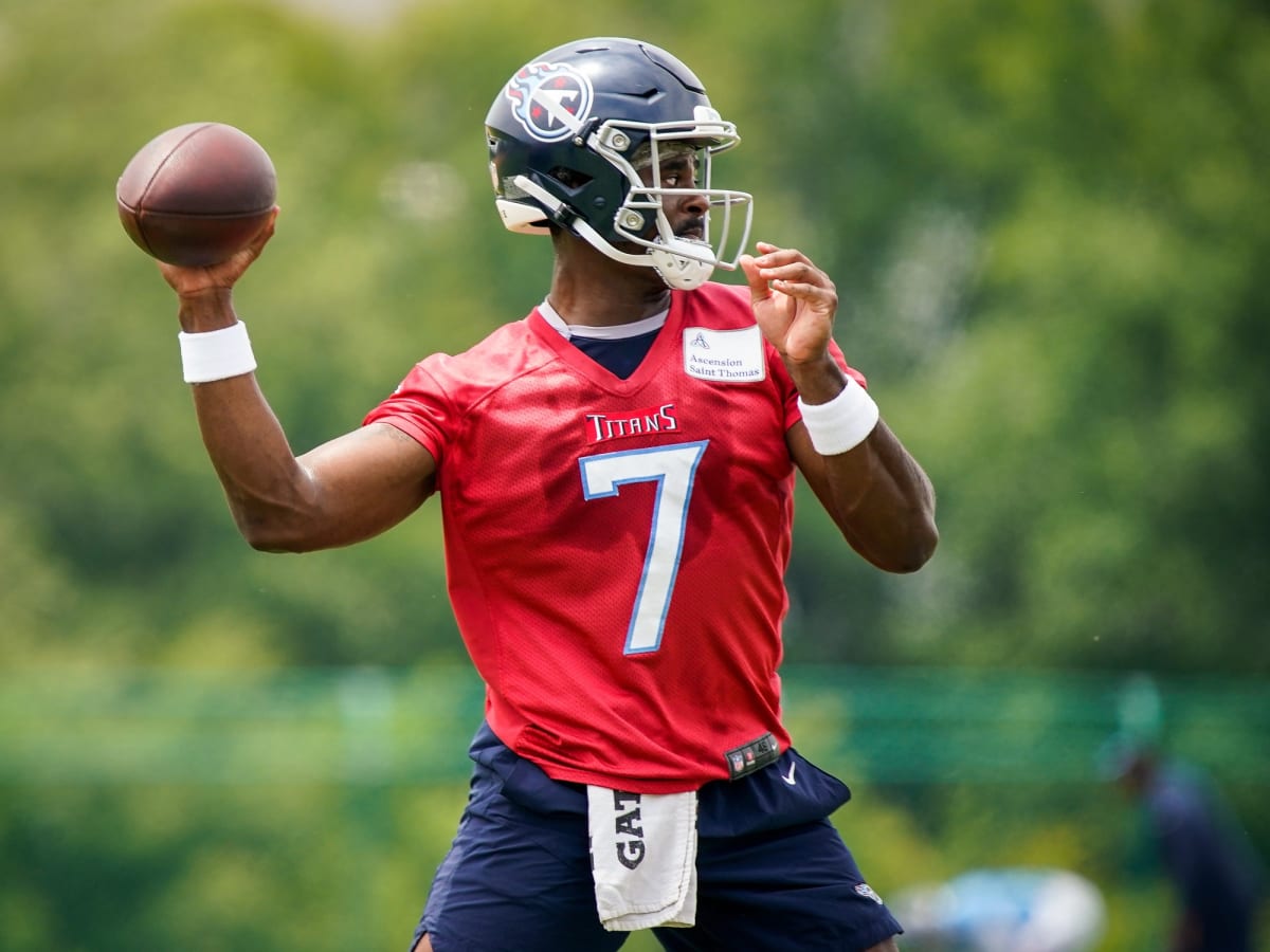 Tennessee Titans Malik Willis putting in work during break before camp