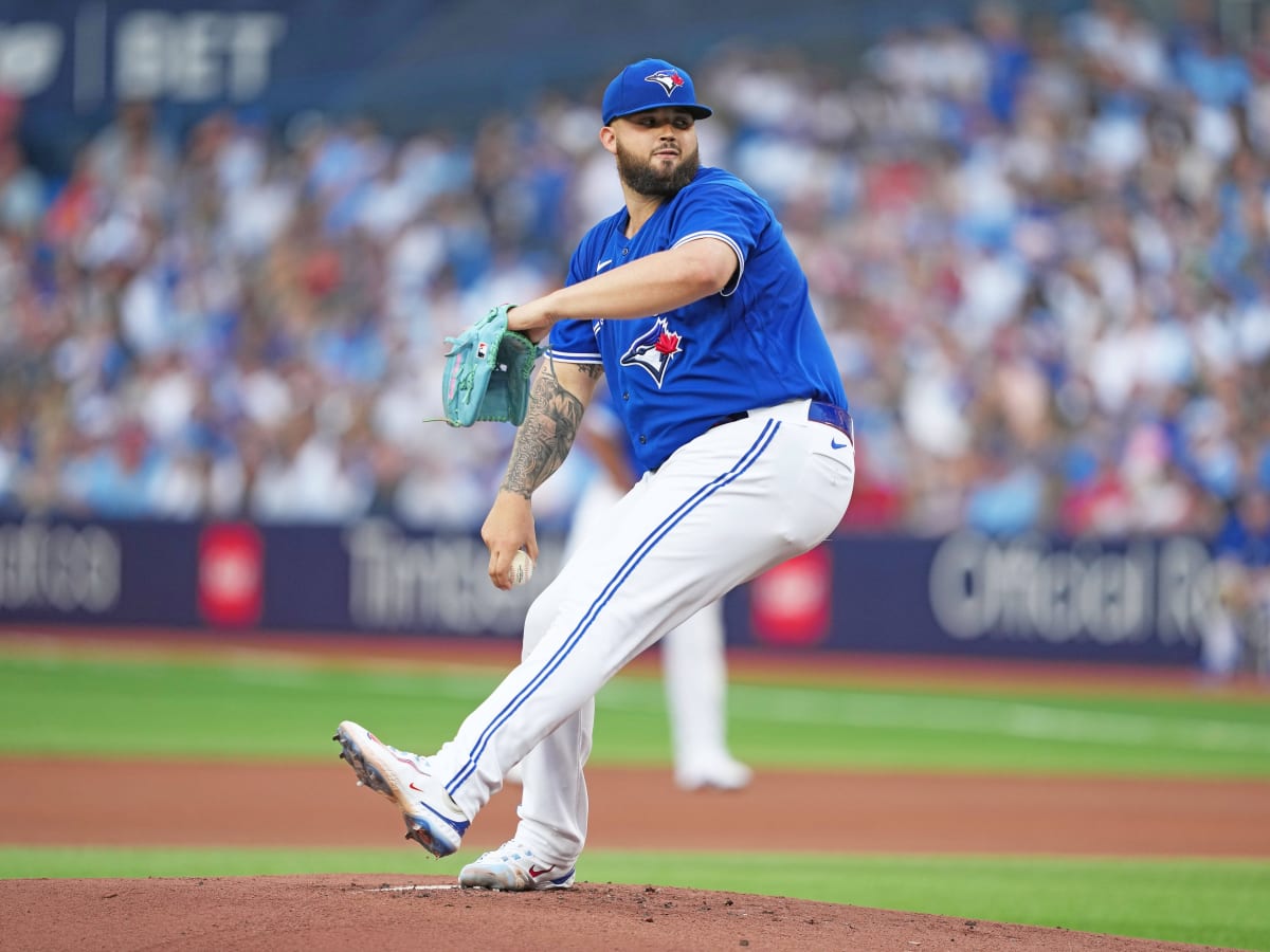 Alek Manoah is fighting himself on the mound now for the Toronto Blue Jays,  as his command has totally eluded him.