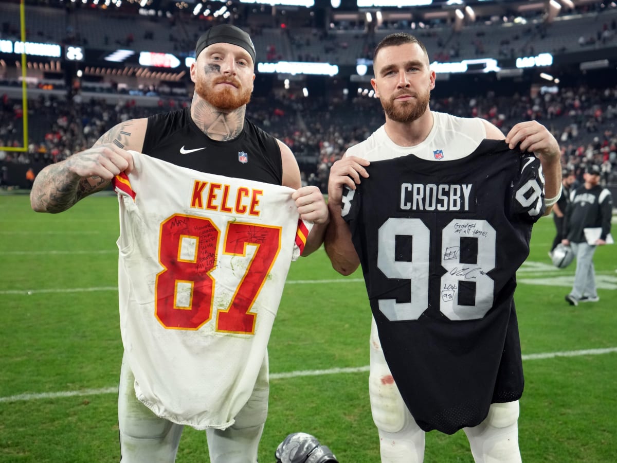 Kansas City Chiefs tight end Travis Kelce (87) looks on before an NFL  football game against the Las Vegas Raiders Monday, Oct. 10, 2022, in Kansas  City, Mo. (AP Photo/Peter Aiken Stock