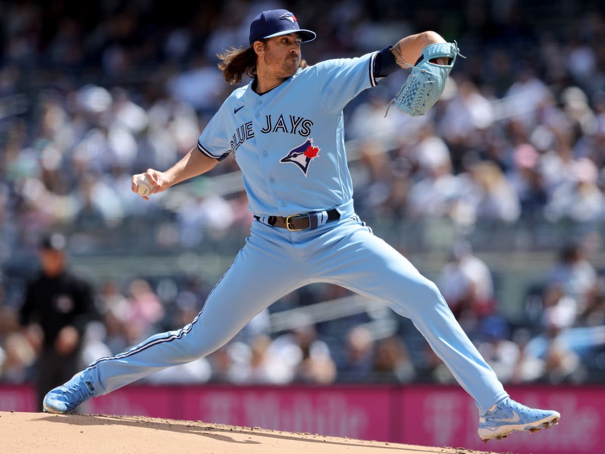 Kevin Gausman reaches 200 strikeouts in Blue Jays' win