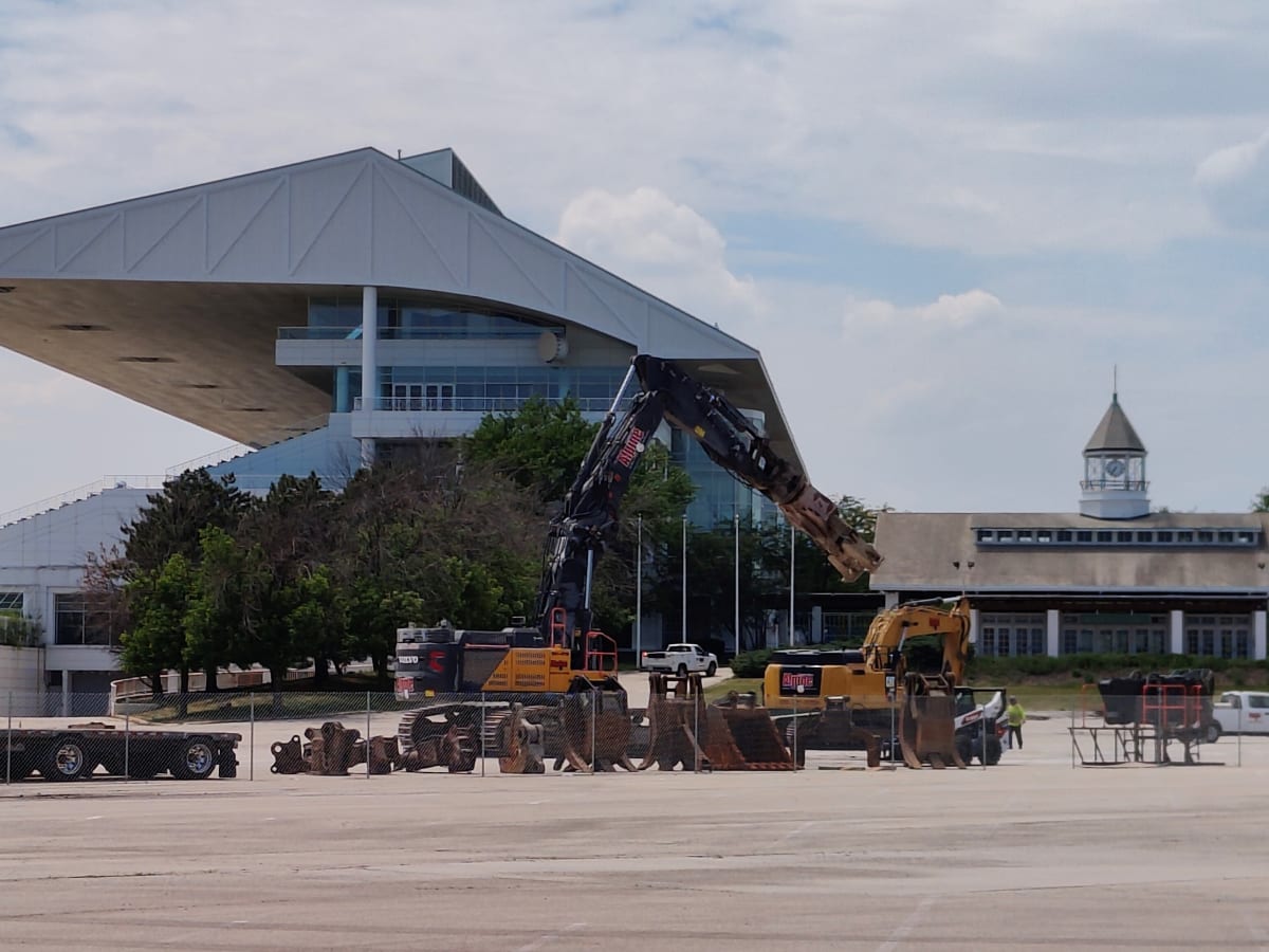 Chicago Bears say they are trying to buy Arlington Park