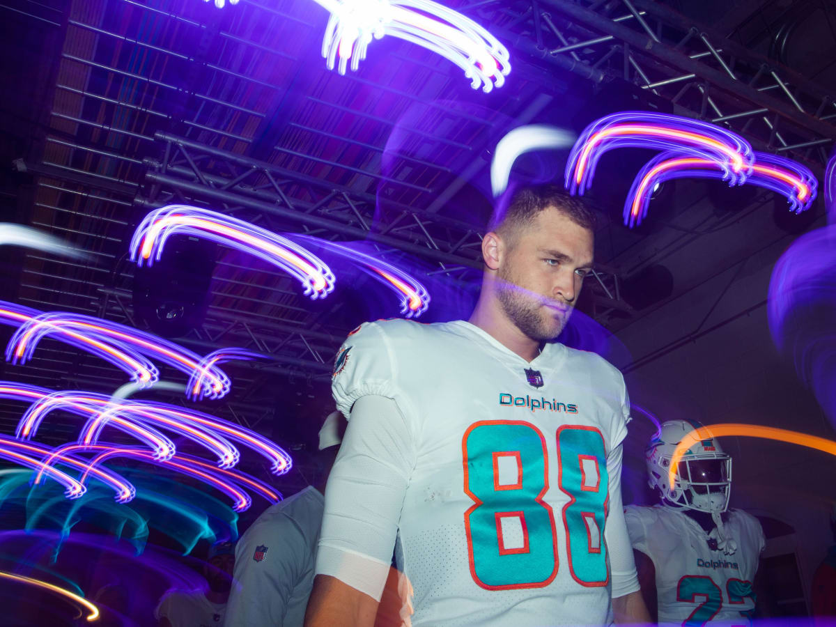 Analysis: How Will the Patriots Utilize New TE Mike Gesicki on Offense Next  Season?