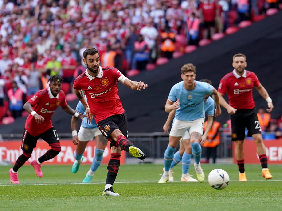 PSG vs Manchester United: Bruno Fernandes scores penalty after