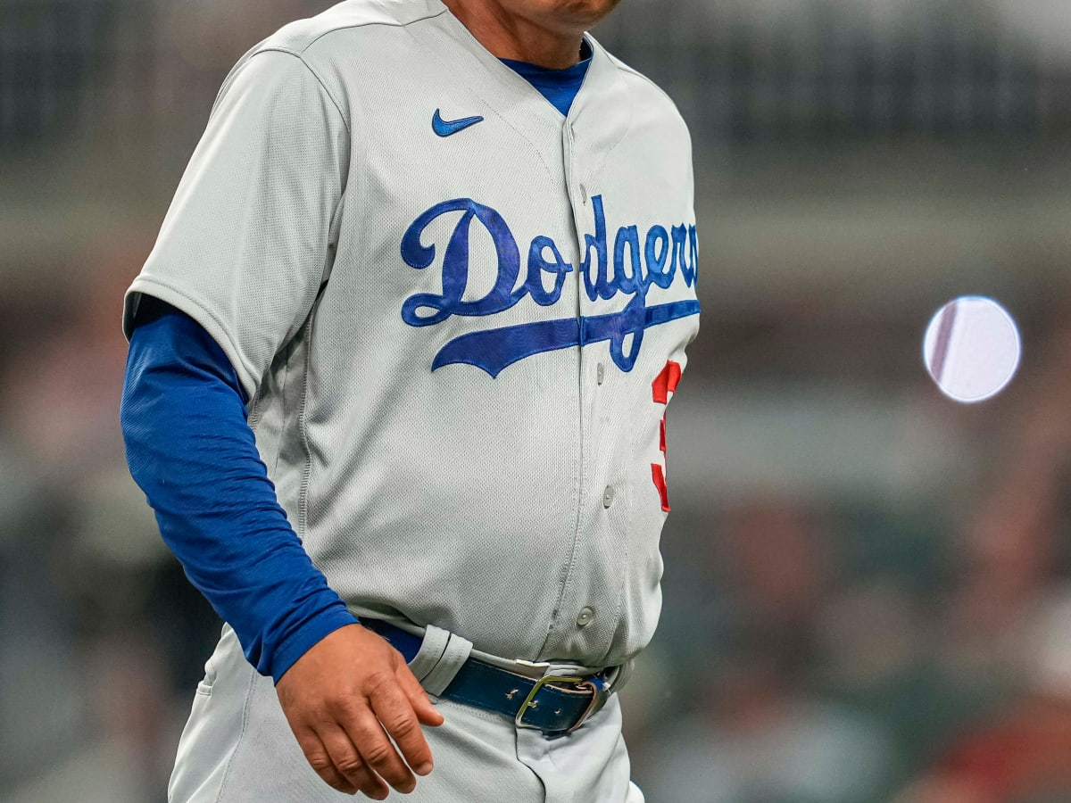 Dodgers fans lash out at Dave Roberts as pitching struggles