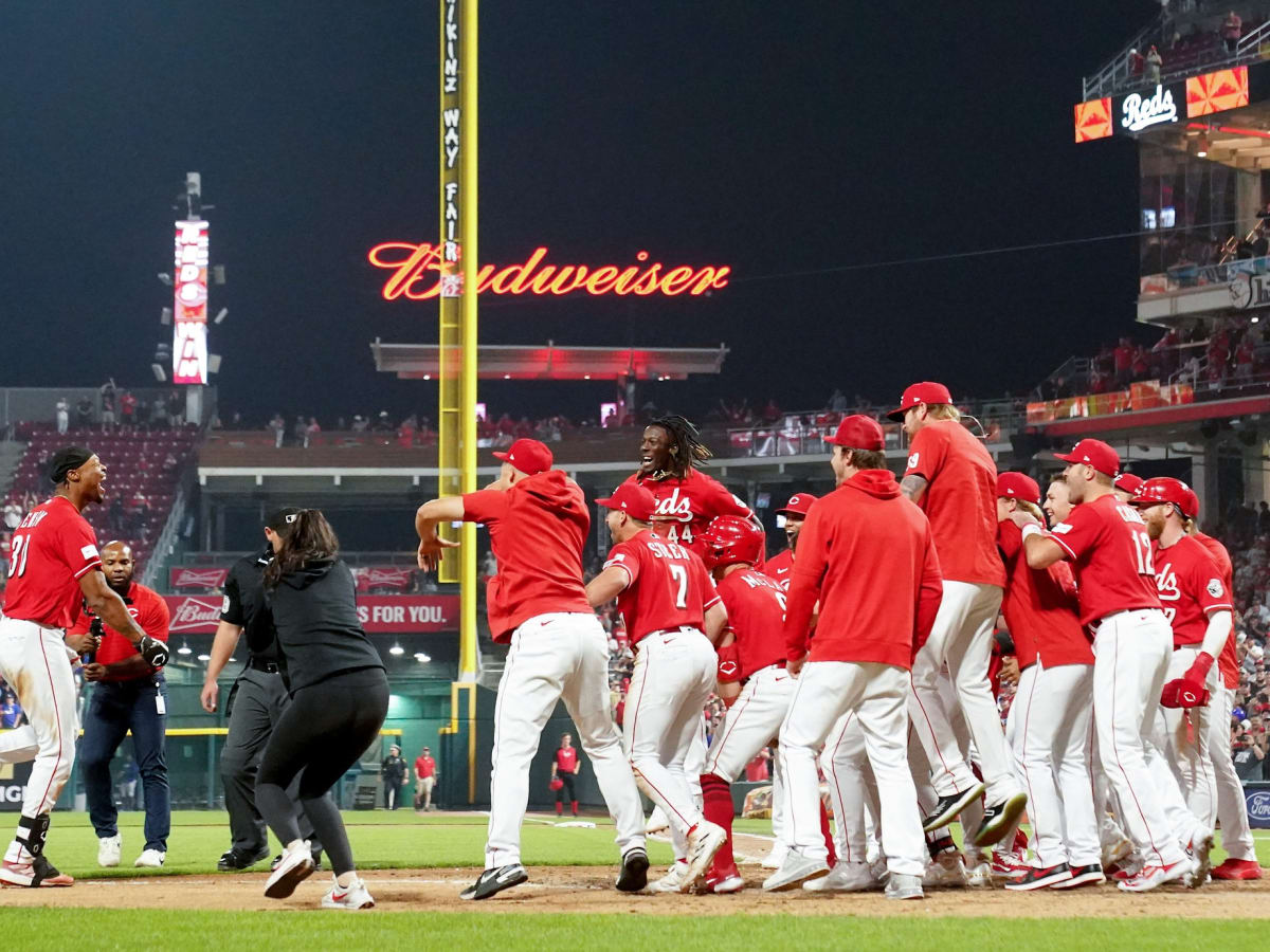 Reds Hit Back To Back To Back HR's