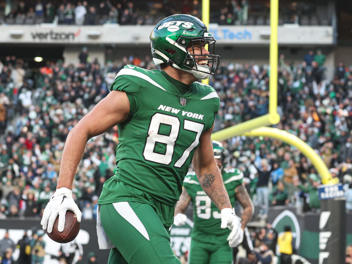 Jets signing tight end C.J. Uzomah to three-year deal