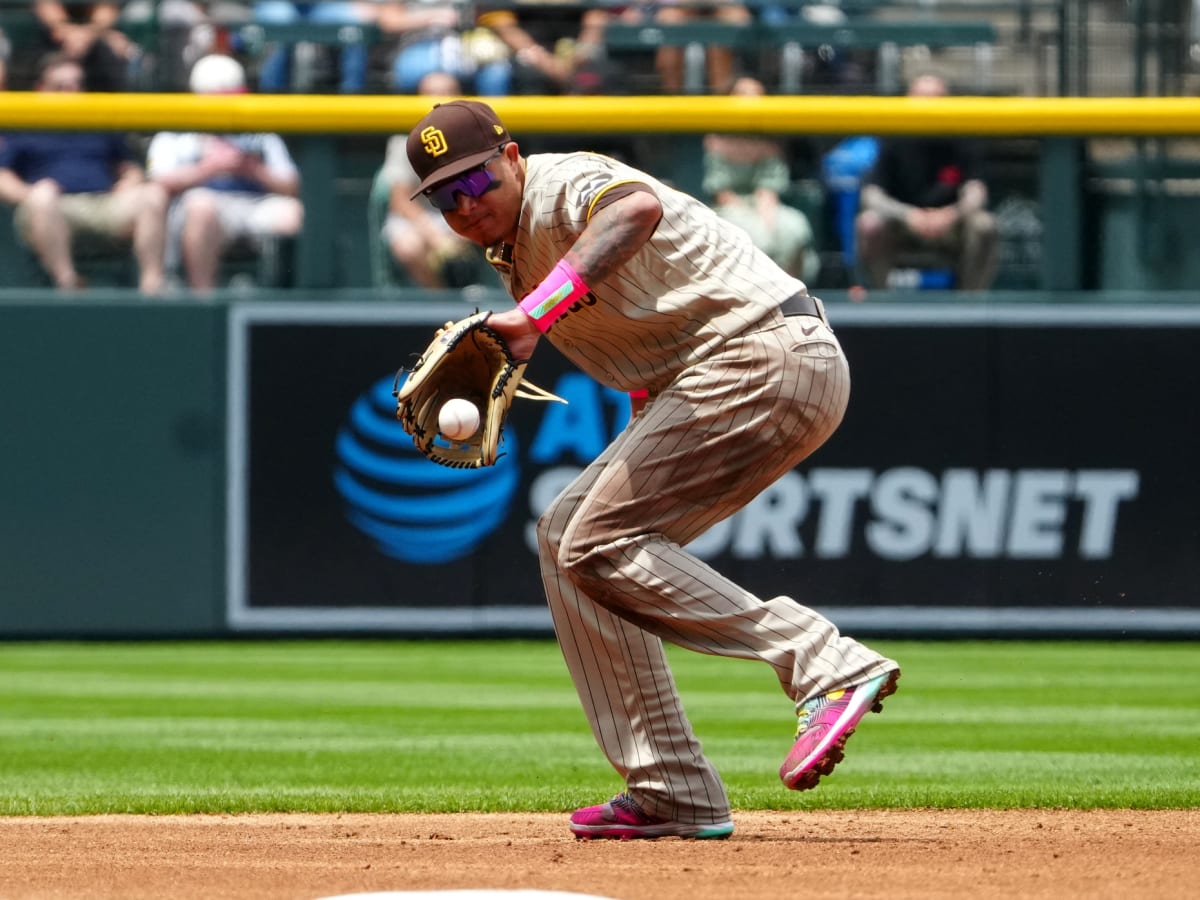 Manny Machado makes juggling catch in Padres' win