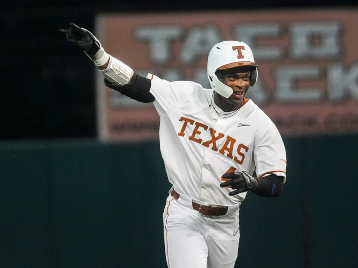 Leopards Baseball Team Advances to NCAA Super Regionals