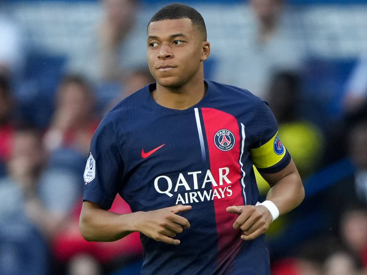 French superstar Mbappe informs PSG he will not trigger contract extension:  report